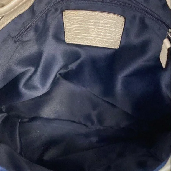 SOLD Authentic Coach drawstring bucket bag in soft pebbled leather - Picture 4 of 4